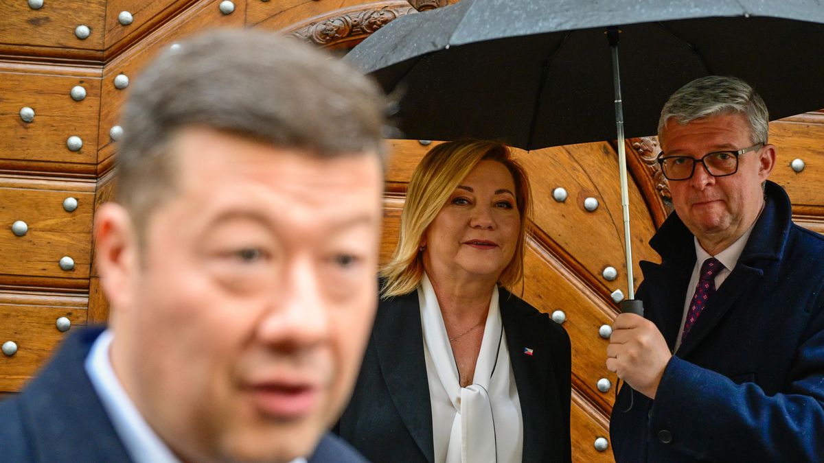 Koaliční smlouva ANO, SPD a Motoristů: Rozhodovat má minimum lidí